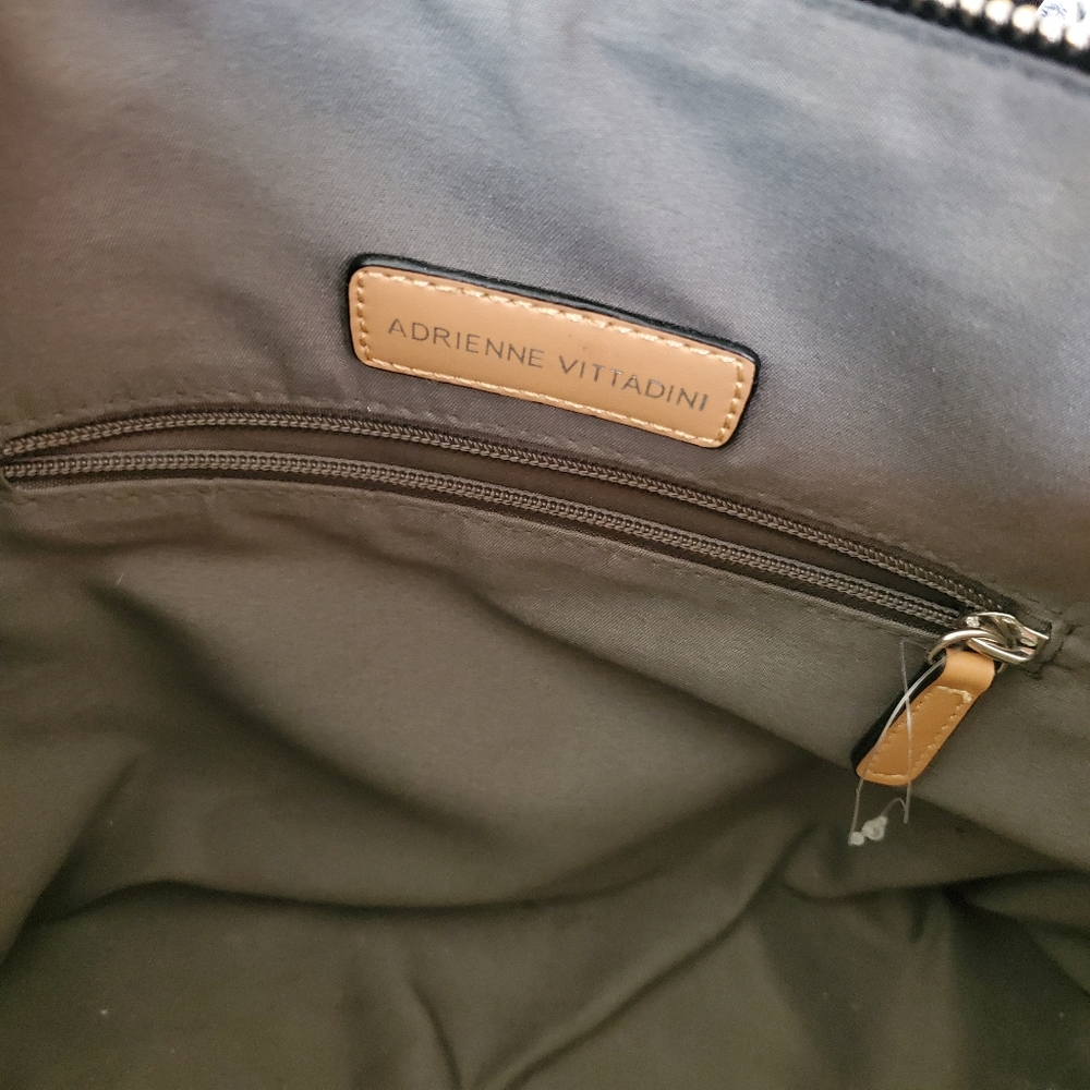 Classic Adrienne Vittadini Smooth Dome Satchel - Like New Condition - Picture 3 of 4